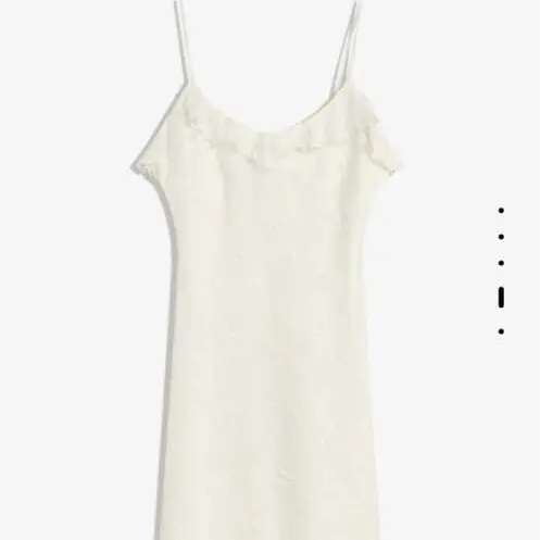 Vestido mini bordado Bershka — imagen 2