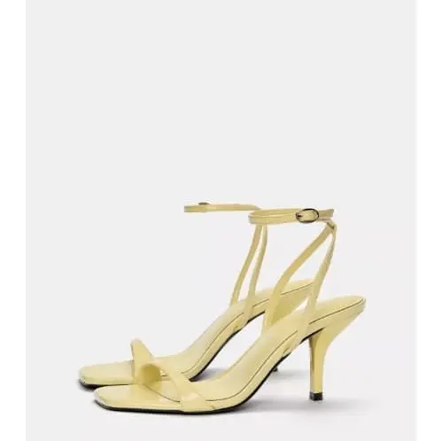 Sandalias con tacón amarillo Pull&Bear — imagen 2