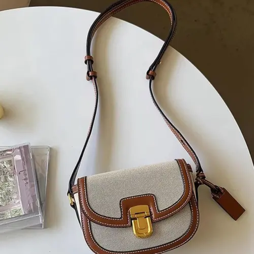 Cartera peque carmelita detalle dorado cierre — imagen 2