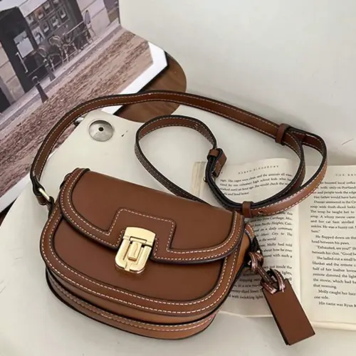 Cartera peque carmelita detalle dorado cierre — imagen 1