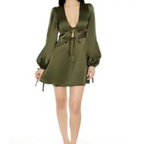 Vestido satinado verde olivo — imagen 1
