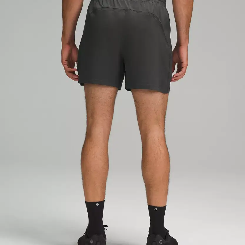 Short lululemon de hombre — imagen 3