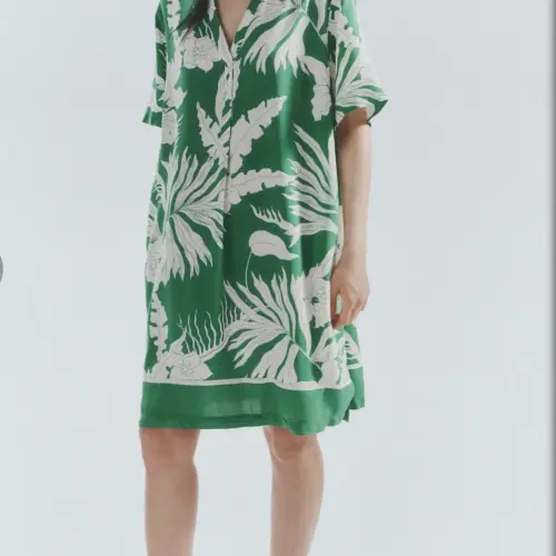 Vestido verde floreado — imagen 1