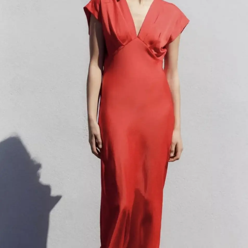 Vestido rojo satinado ZARA — imagen 2