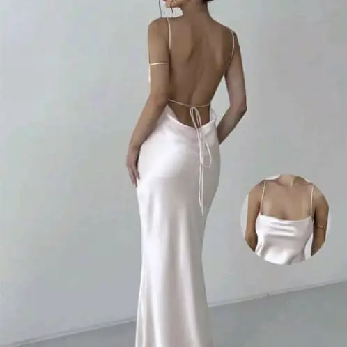 Vestido satinado esplada descubierta drapeado — imagen 4