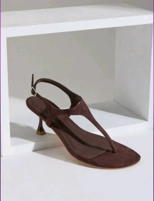 Sandalias con tacón rojo vino's foto | Gigi’s Place |  BizneCubano