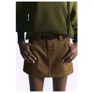 Mini falda con cinto Bershka miniatura 2