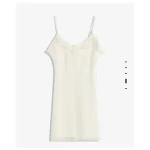 Vestido mini bordado Bershka miniatura 2