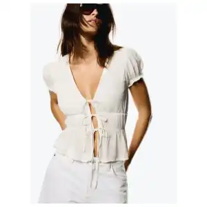Blusa fruncida lazos Bershka miniatura 1