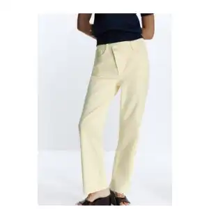 Jean amarillo ZARA miniatura 2