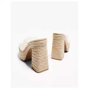 Sandalias tacón de soga Bershka miniatura 2