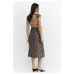 Vestido midi espalda abierta Pull&Bear miniatura 1