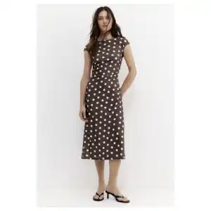 Vestido midi espalda abierta Pull&Bear miniatura 2