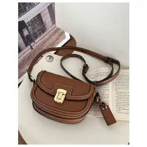 Cartera peque carmelita detalle dorado cierre miniatura 1