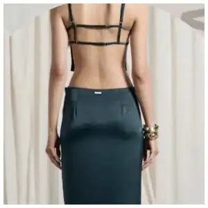 Conjunto satinado verde maxi falda/top miniatura 2