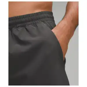 Short lululemon de hombre miniatura 2