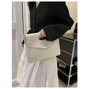 Bolso tipo sobre miniatura 3