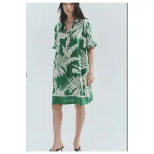 Vestido verde floreado miniatura 1
