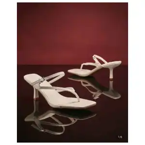 Sandalias con hebilla miniatura 2