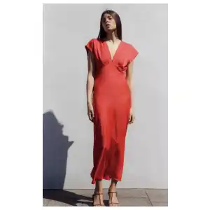 Vestido rojo satinado ZARA miniatura 2
