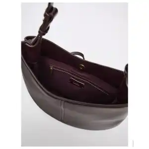 Bolso rojo vino- dorado ZARA miniatura 2