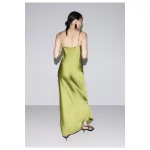 Vestido satinado Lefties miniatura 2