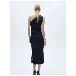 Vestido satinado un hombro Mango miniatura 2